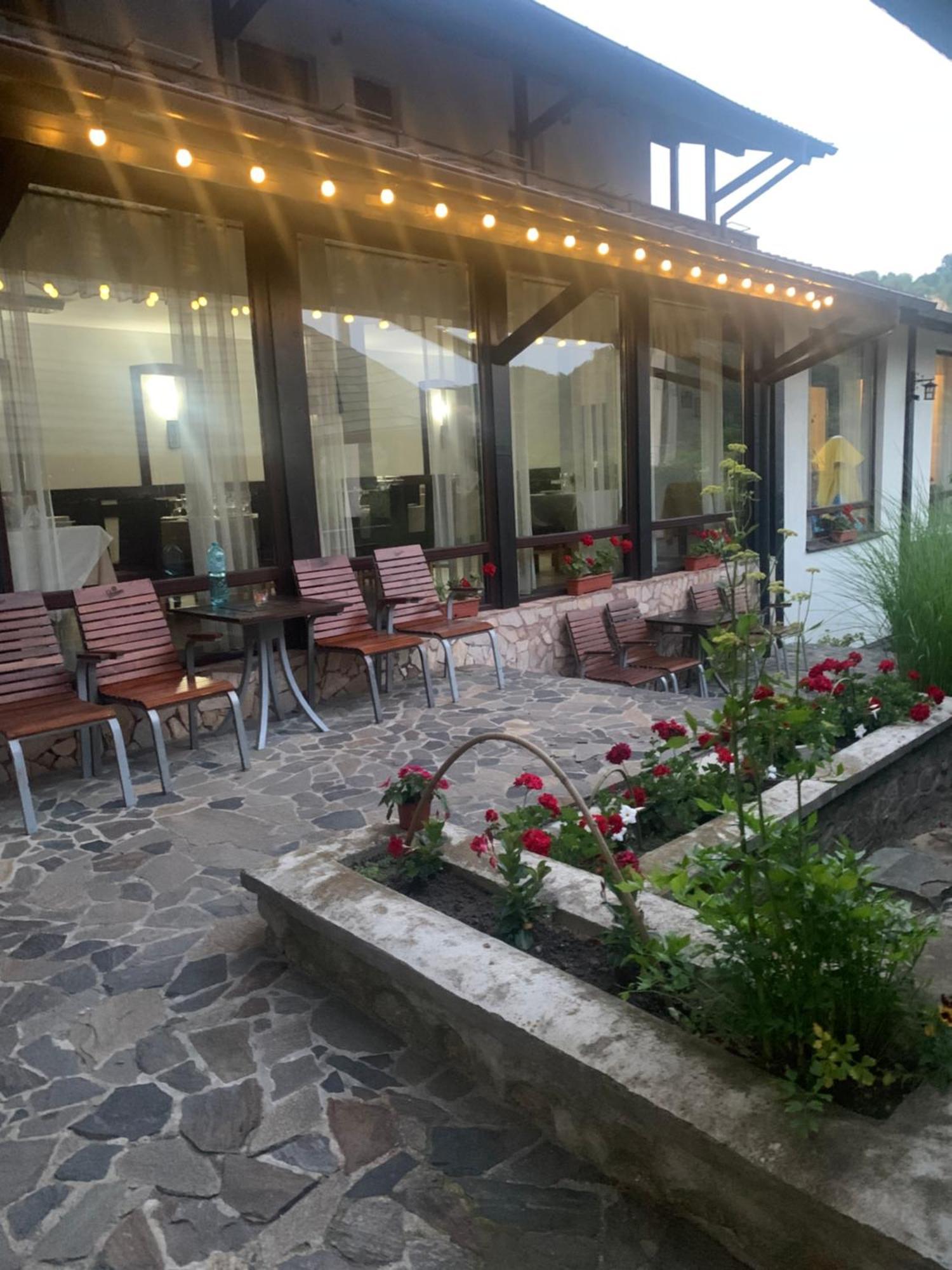 Hotel No Comment Rustic Curtea de Argeş Esterno foto
